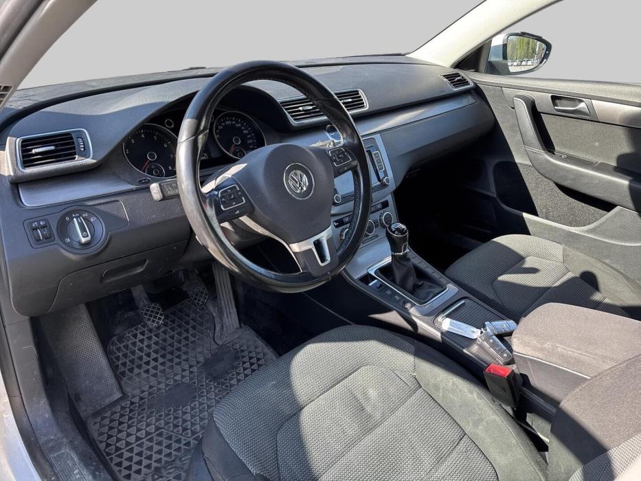 VOLKSWAGEN Passat 2012