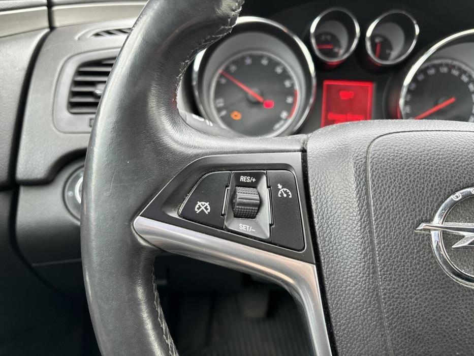 OPEL Insignia 2012