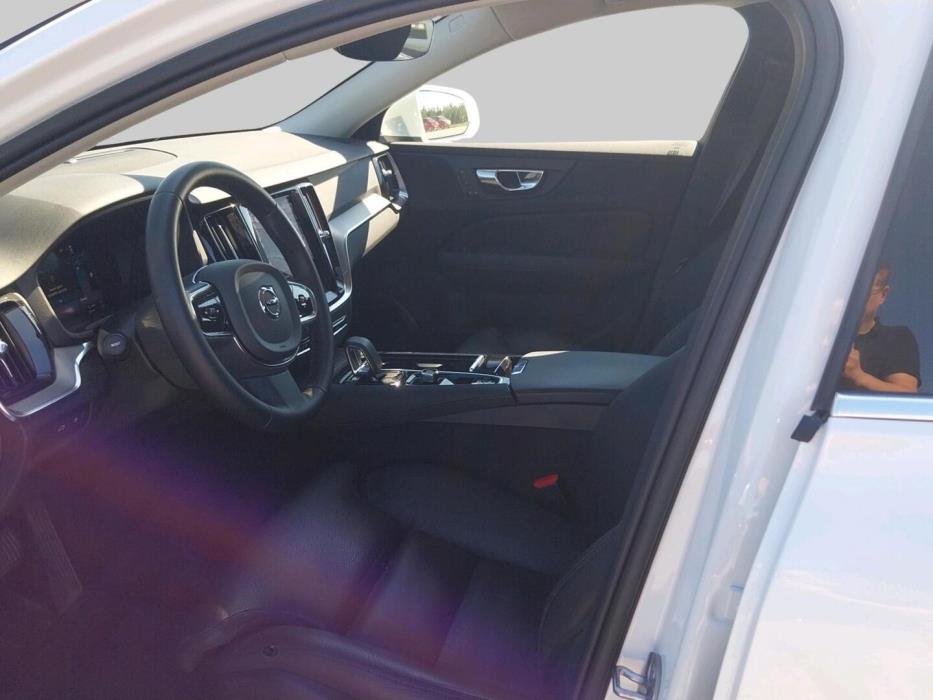 VOLVO V60 2023
