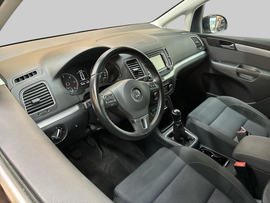 VOLKSWAGEN Sharan 2012