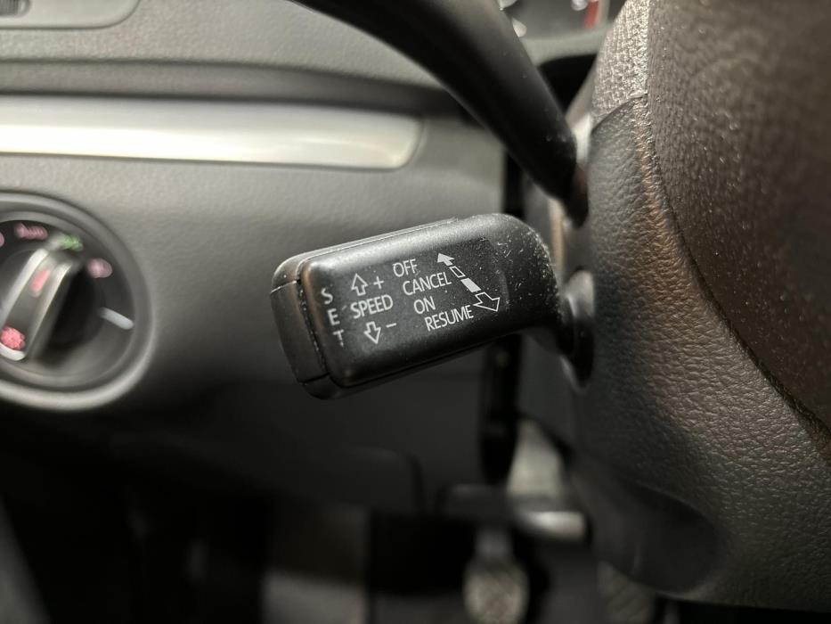 VOLKSWAGEN Sharan 2012