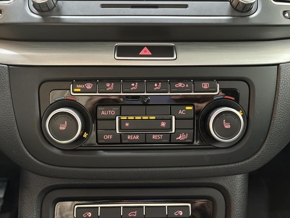 VOLKSWAGEN Sharan 2012