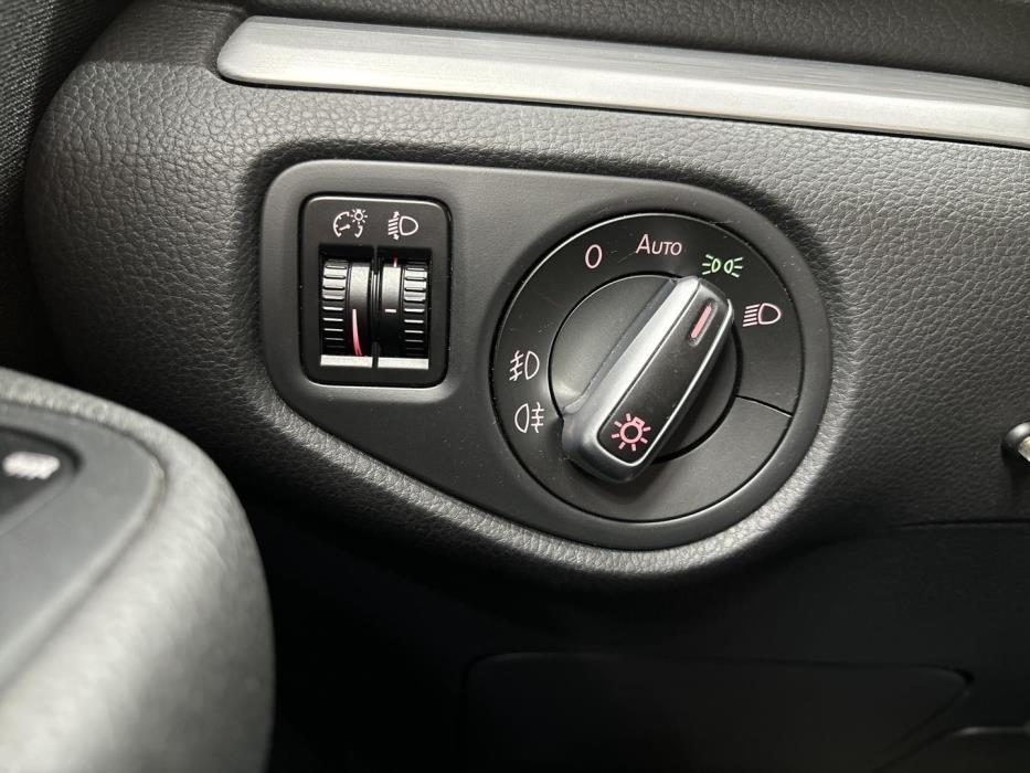 VOLKSWAGEN Sharan 2012