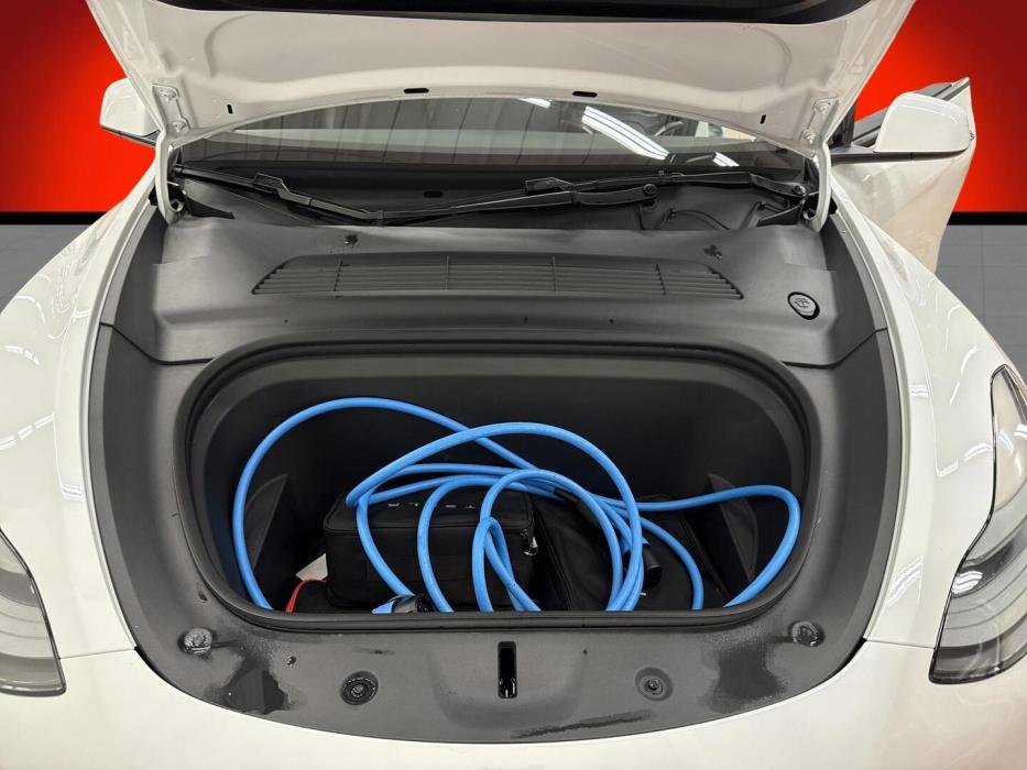TESLA Model Y 2025
