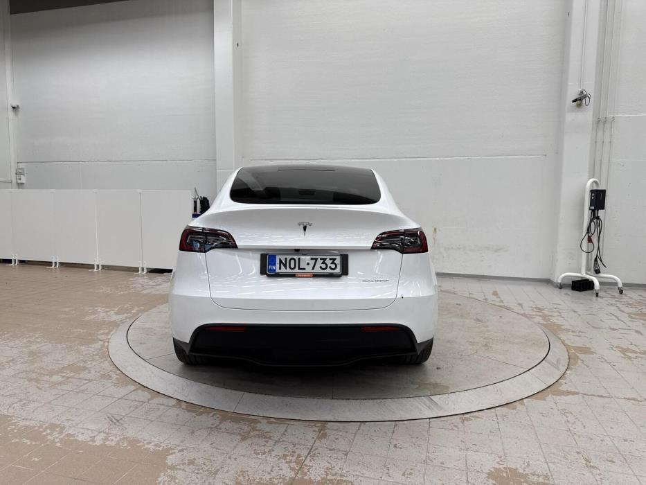 TESLA Model Y 2025