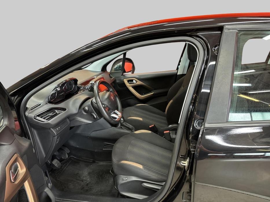 PEUGEOT 208 2013