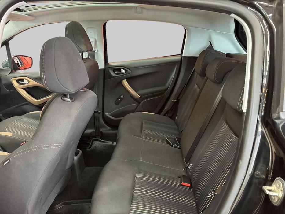 PEUGEOT 208 2013