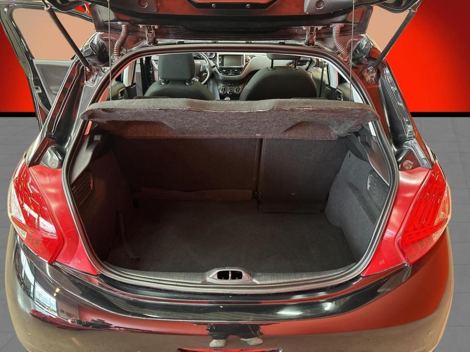 PEUGEOT 208 2013