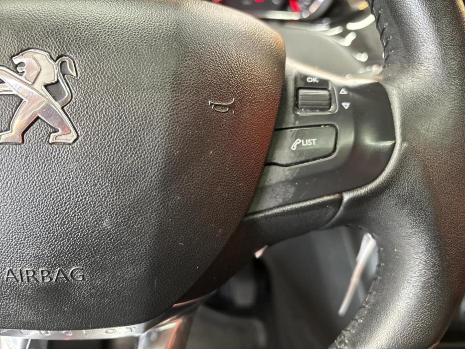 PEUGEOT 208 2013