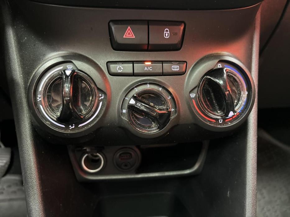 PEUGEOT 208 2013