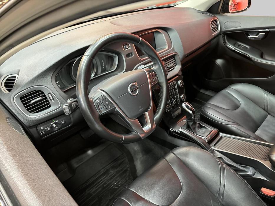 VOLVO V40 2018