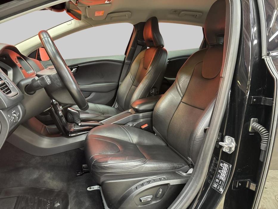 VOLVO V40 2018