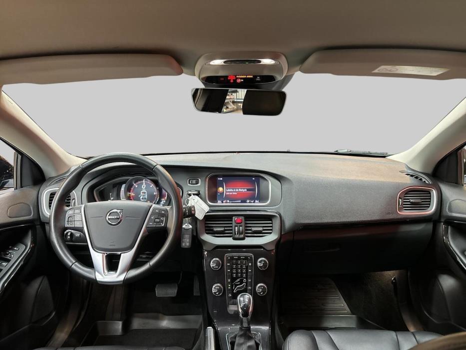 VOLVO V40 2018