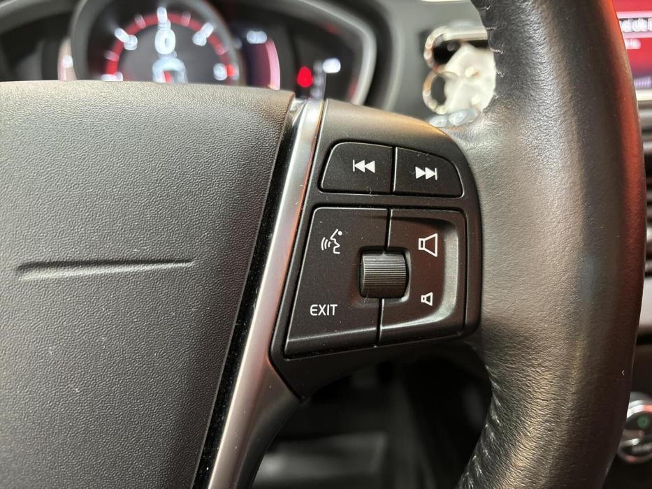 VOLVO V40 2018