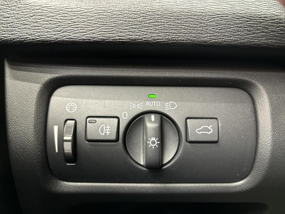 VOLVO V40 2018