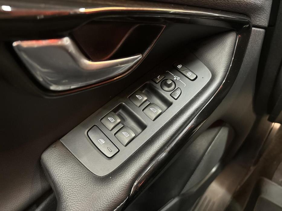 VOLVO V40 2018