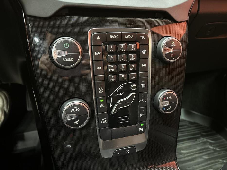 VOLVO V40 2018