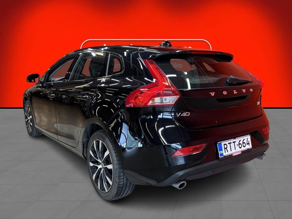 VOLVO V40 2018