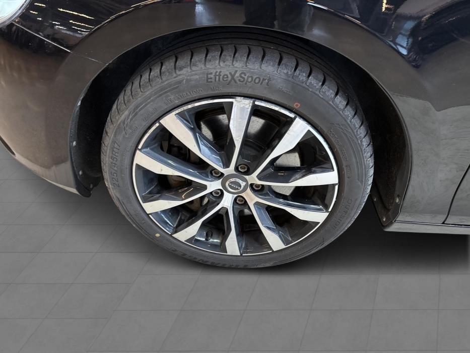 VOLVO V40 2018