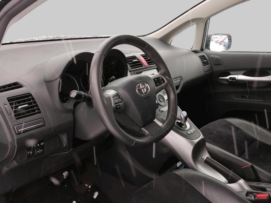 TOYOTA Auris 2010