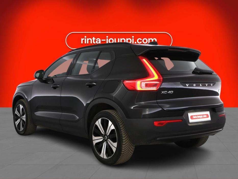 VOLVO XC40 2023