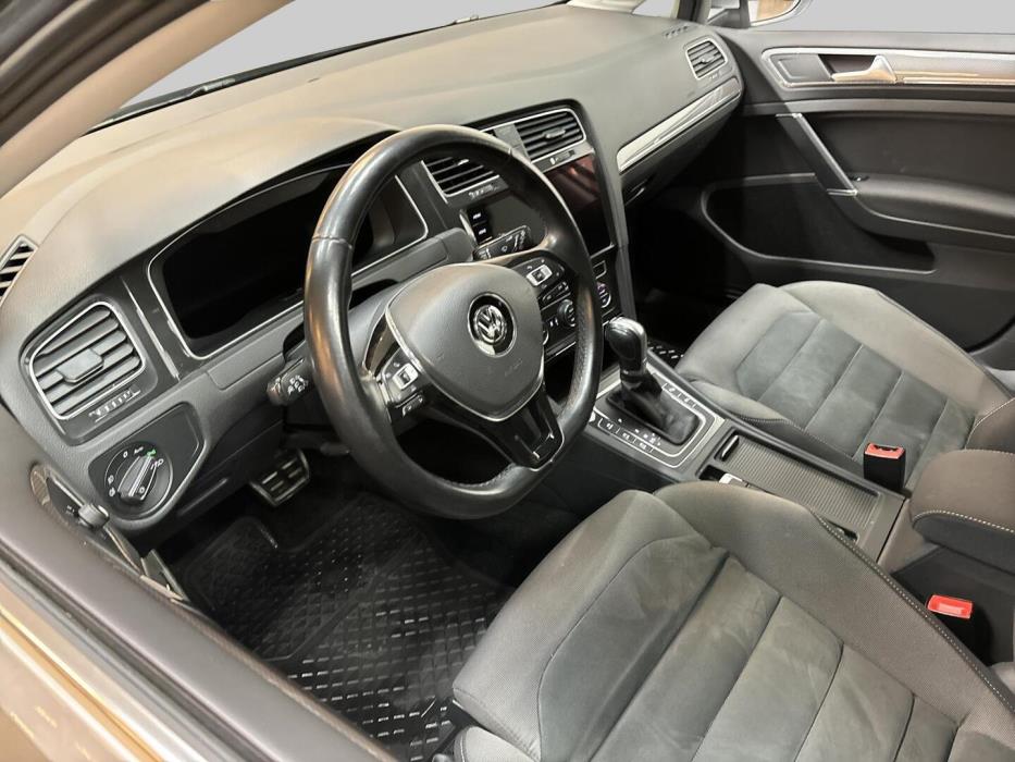 VOLKSWAGEN Golf 2018