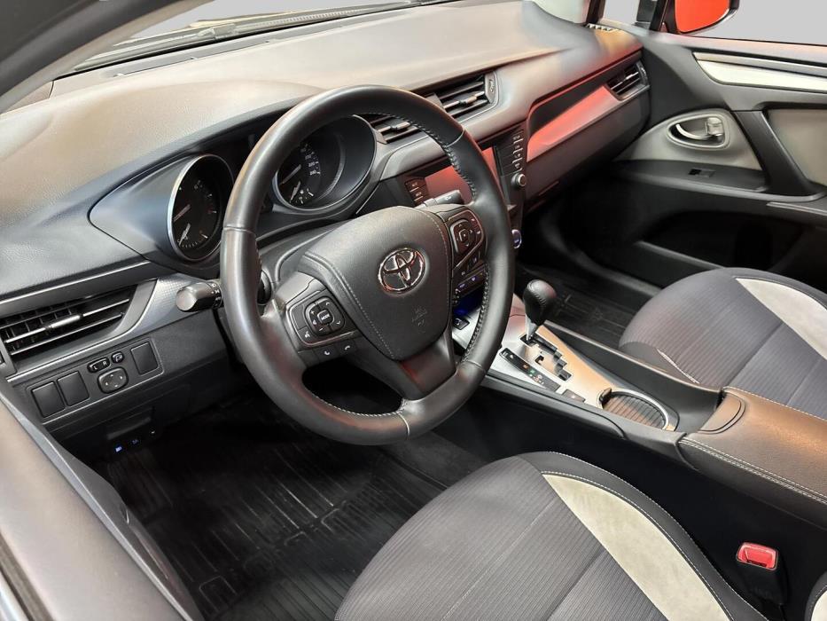 TOYOTA Avensis 2017