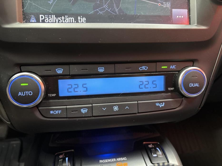 TOYOTA Avensis 2017