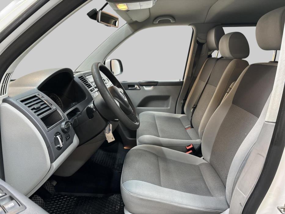 VOLKSWAGEN Caravelle 2012