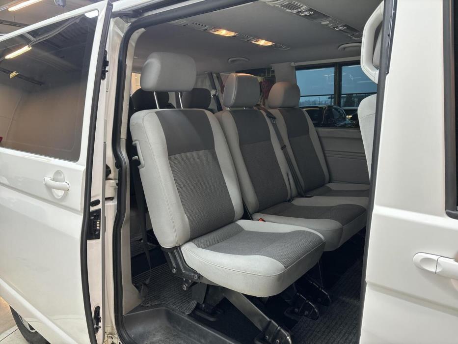 VOLKSWAGEN Caravelle 2012