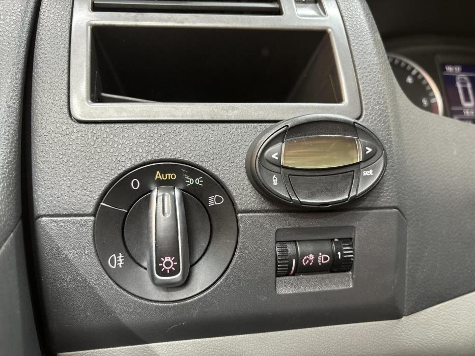VOLKSWAGEN Caravelle 2012