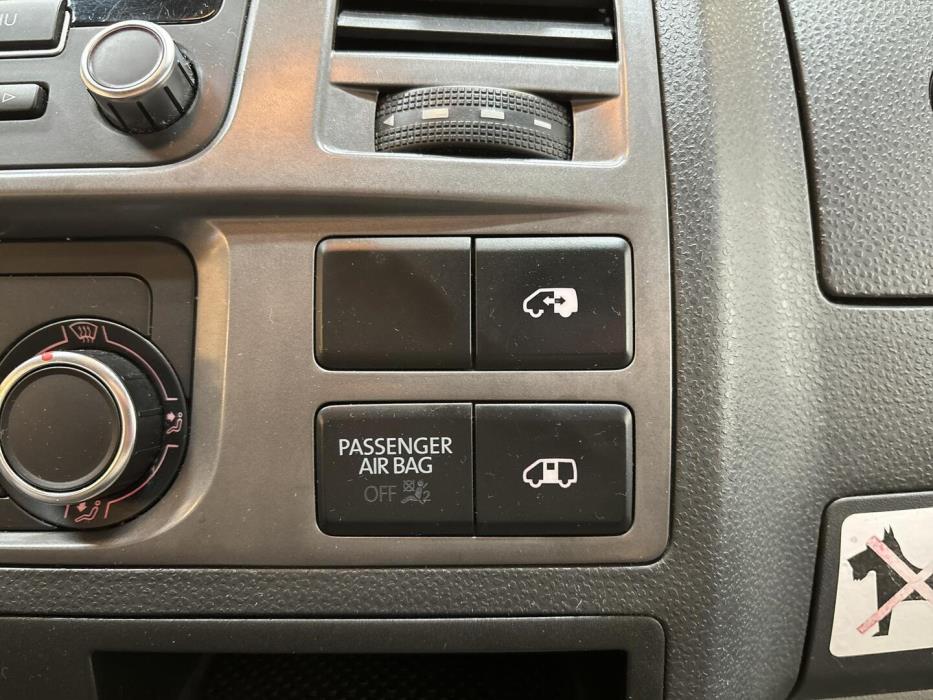 VOLKSWAGEN Caravelle 2012