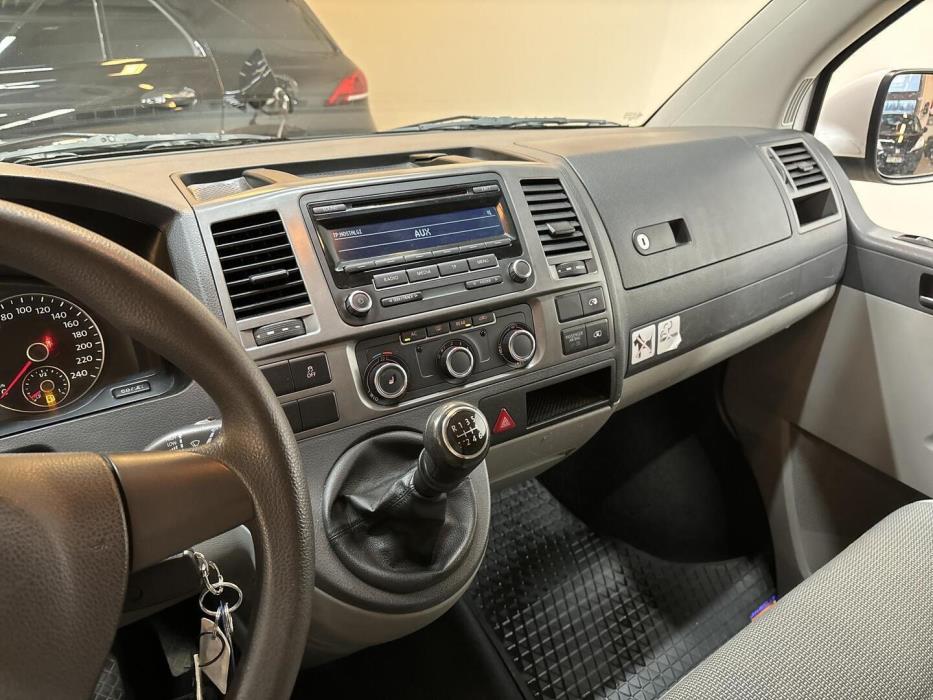 VOLKSWAGEN Caravelle 2012