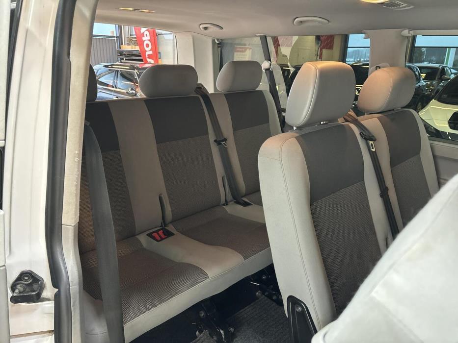 VOLKSWAGEN Caravelle 2012