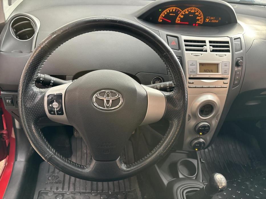TOYOTA Yaris 2007