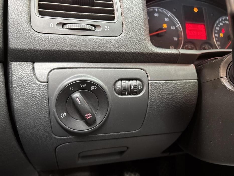 VOLKSWAGEN Jetta 2006