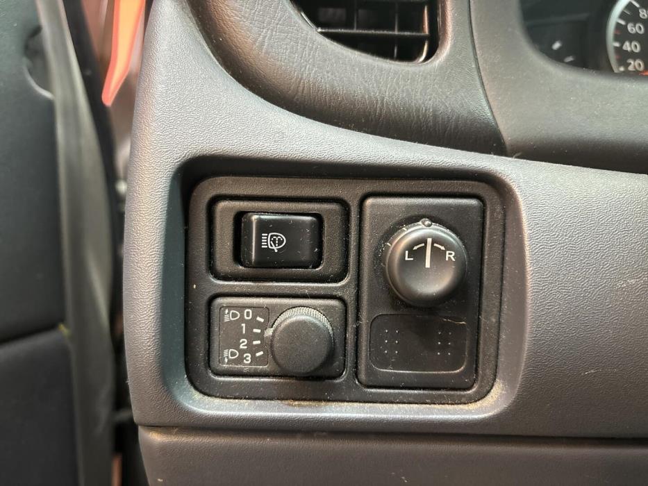 NISSAN Almera 2005