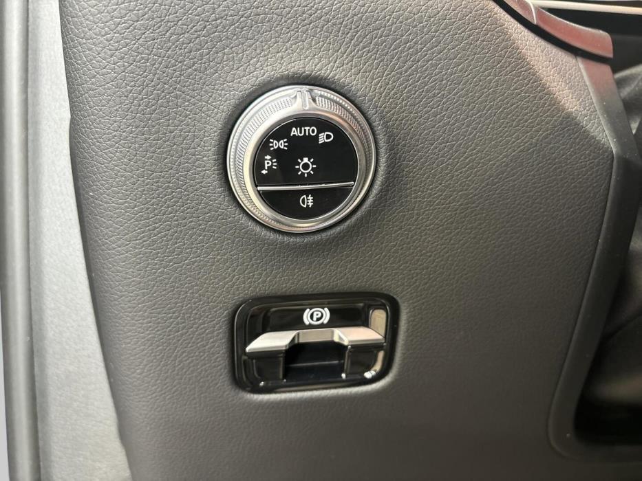 MERCEDES-BENZ GLC 2023