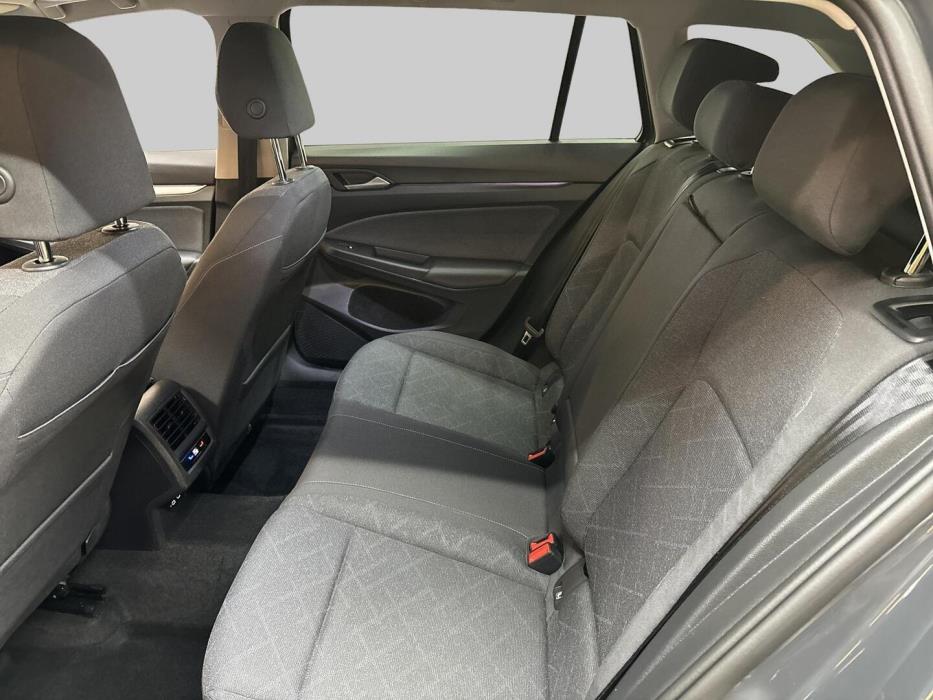 VOLKSWAGEN Golf 2024