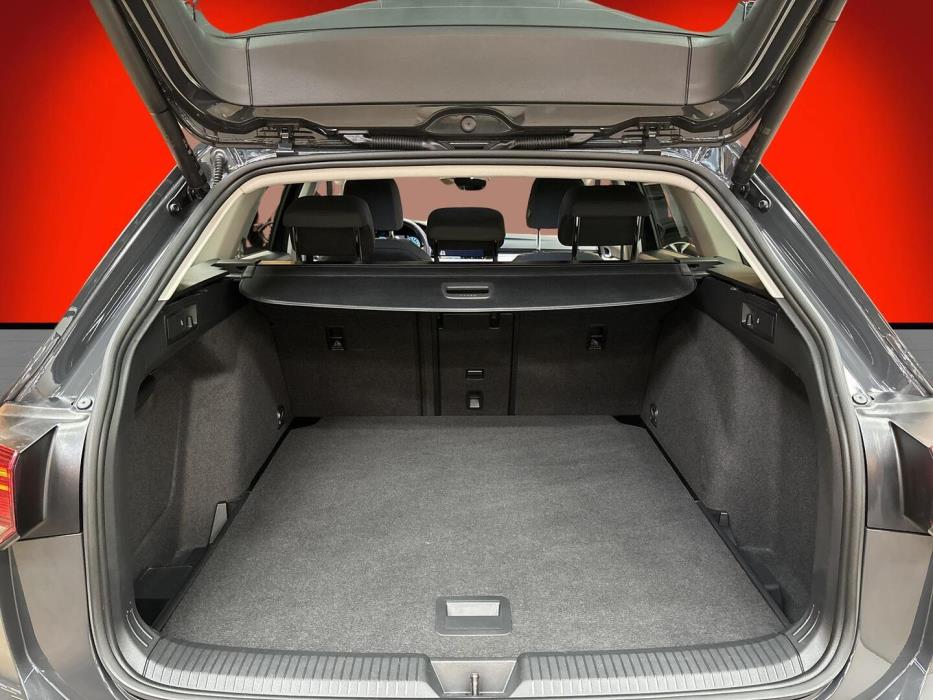 VOLKSWAGEN Golf 2024