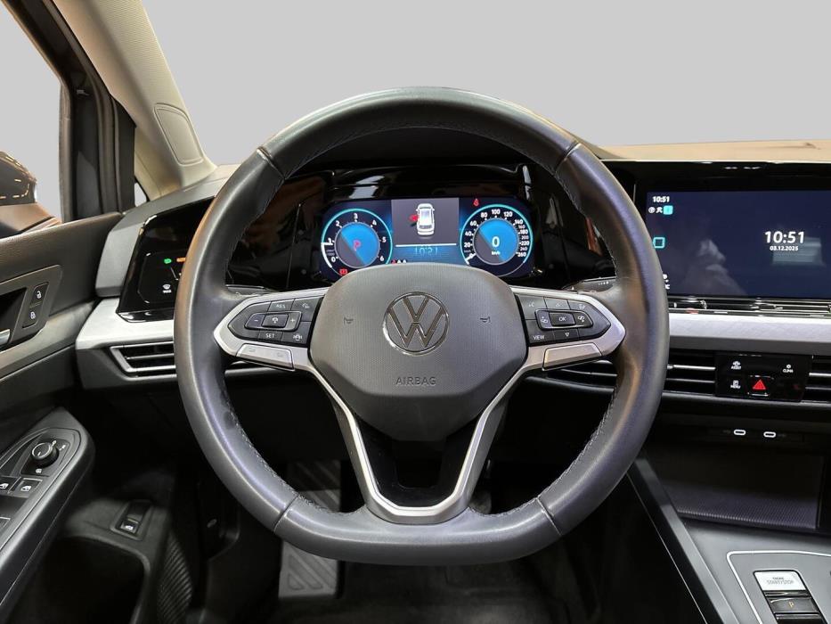 VOLKSWAGEN Golf 2024