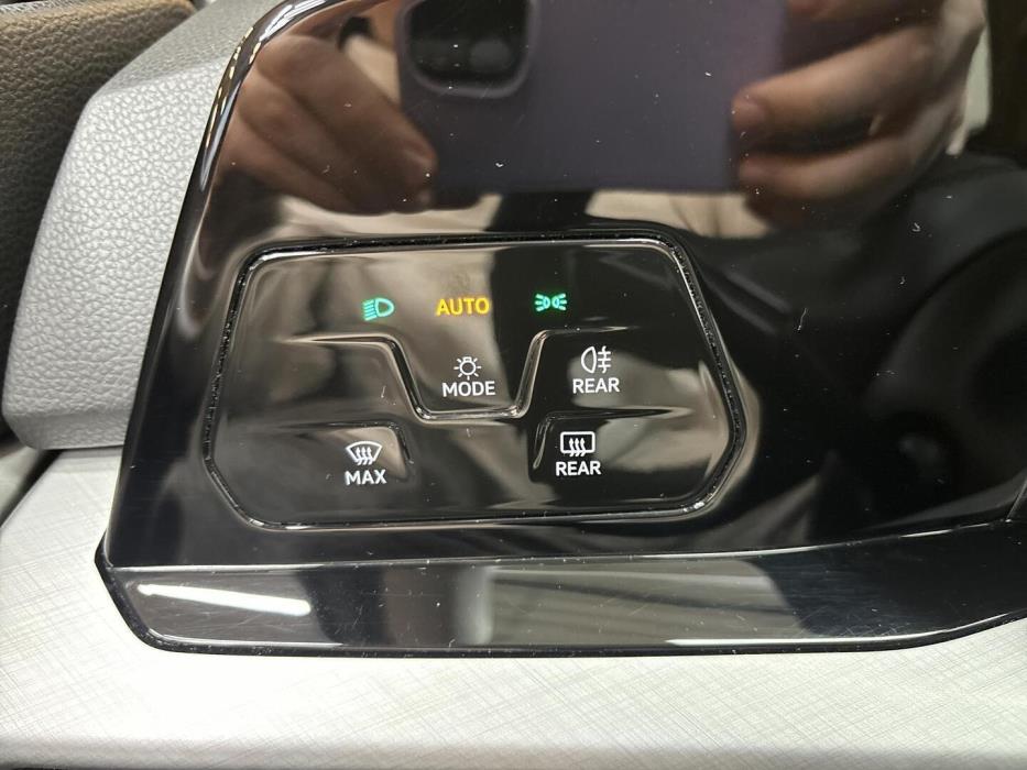 VOLKSWAGEN Golf 2024