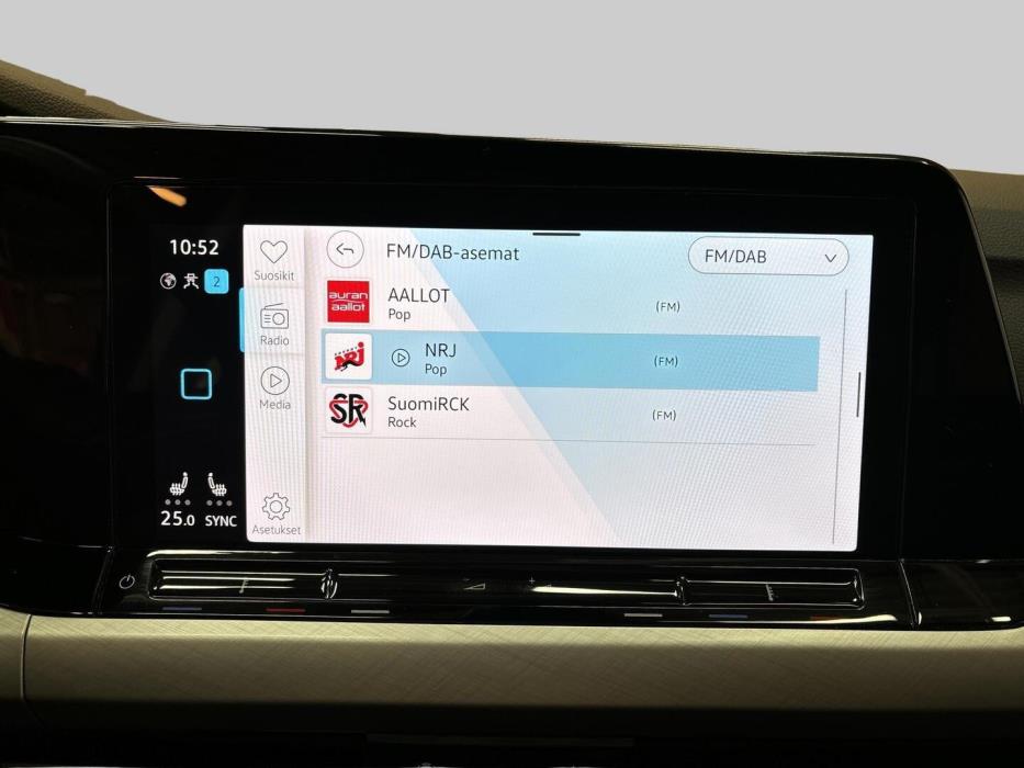 VOLKSWAGEN Golf 2024