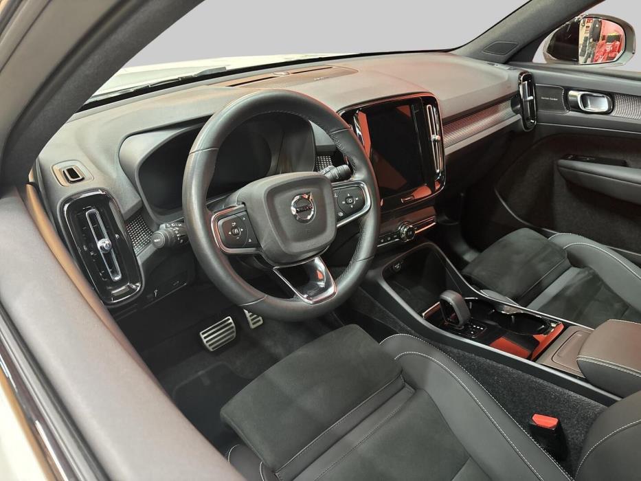VOLVO XC40 2022