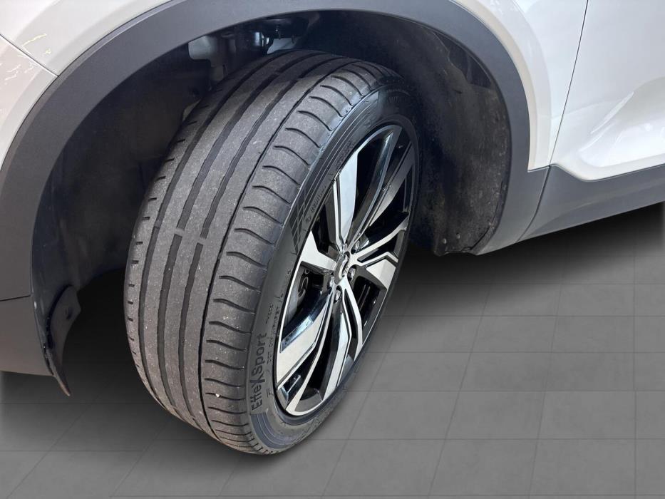 VOLVO XC40 2022