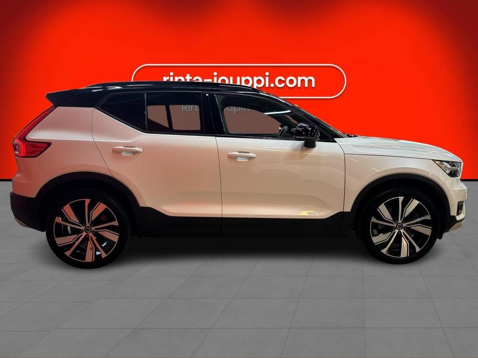 VOLVO XC40 2022