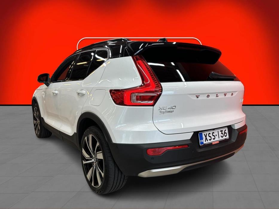 VOLVO XC40 2022