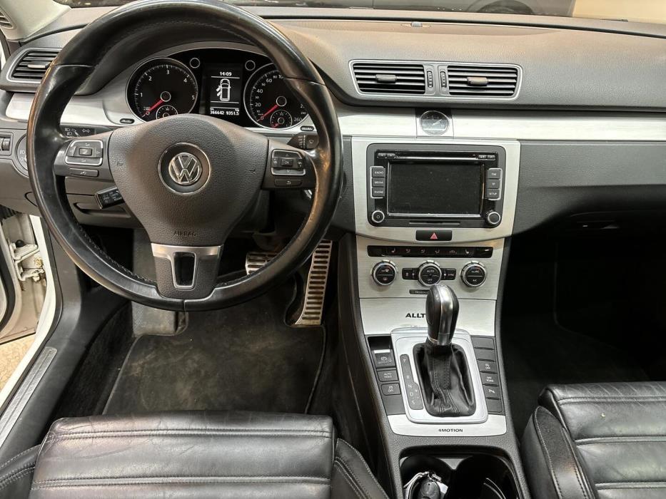 VOLKSWAGEN Passat 2014