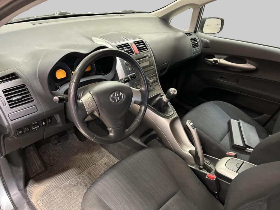 TOYOTA Auris 2009