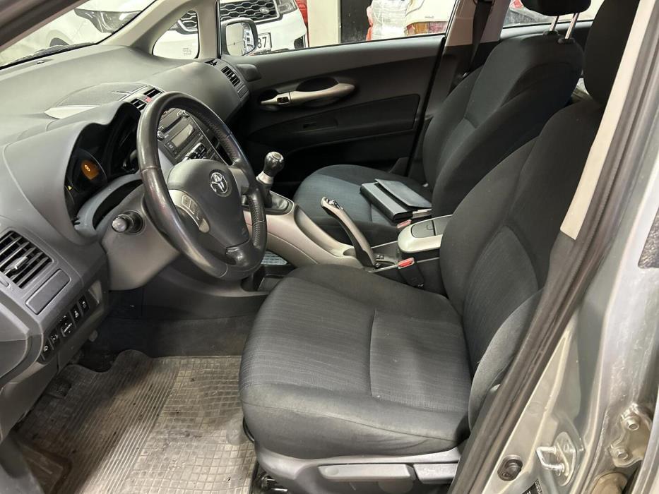TOYOTA Auris 2009